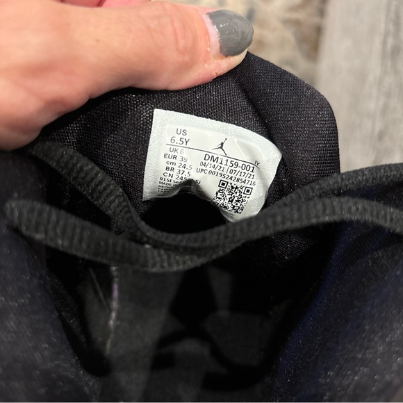 Jordan Nike 6-17-23 Metallic Silver sz 6.5 Youth - Picture 6 of 6